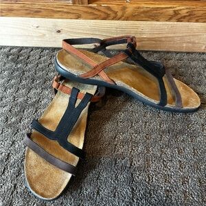 NAOT Judith T-Strap Flat Comfort SANDALS Brown Black Leather Sz 42 Or Sz 10